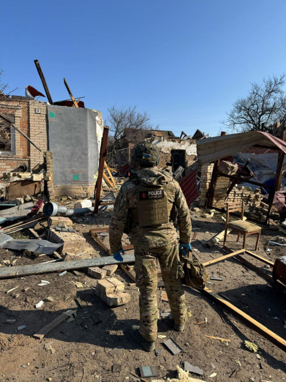 19 бомб скинули росіяни на Донеччину за добу поранено трьох мирних жителів