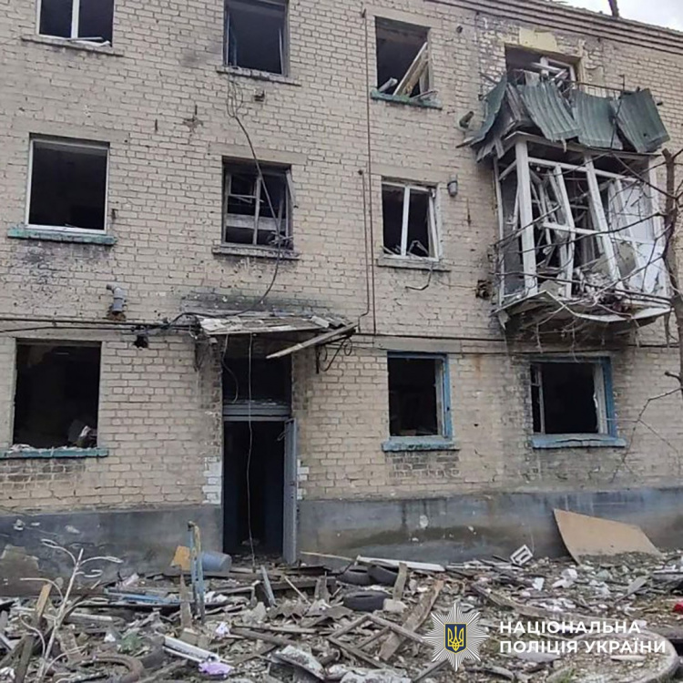 Скинуті на Мирноград авіабомби та спрямовані на цивільних 35 БпЛА: у поліції повідомили про обстріли Донеччини 5 червня