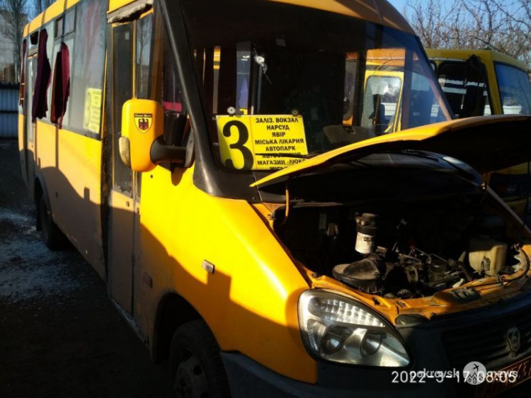 В Покровске от ночного обстрела 16 марта пострадали маршрутные автобусы