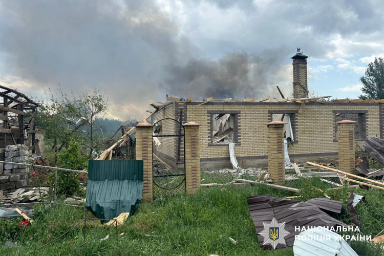 Троє людей постраждали внаслідок російських атак на Донеччині