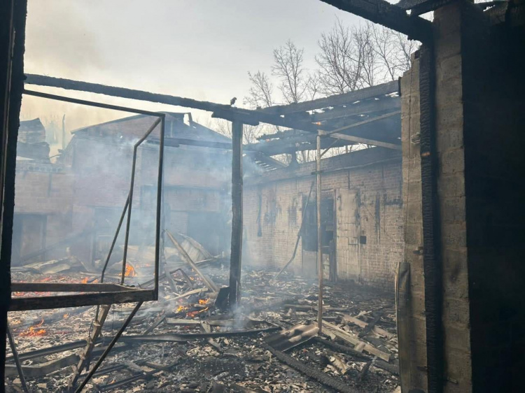 Одна людина загинула, четверо поранені через масовані обстріли Донеччини 24 березня