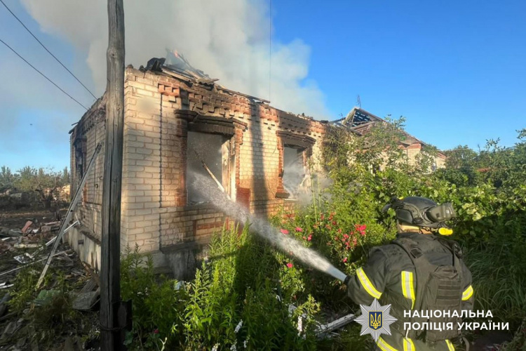 Троє людей загинули, 11 поранені внаслідок масованих обстрілів Донеччини за добу