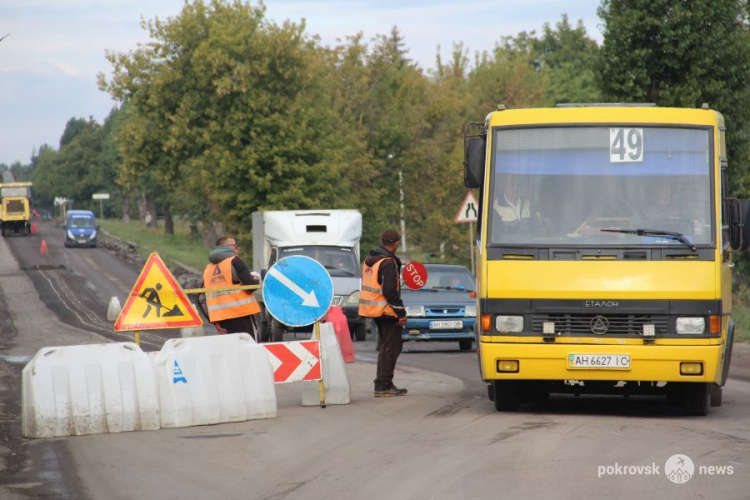 Ремонт улицы Защитников Украины в Покровске: частичное перекрытие вместо полного