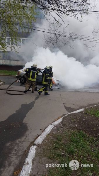Сегодня утром в Покровске сгорел автомобиль