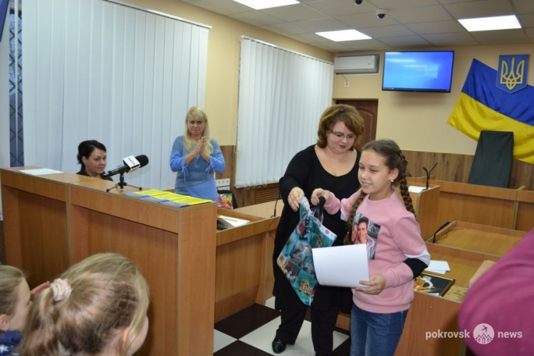 В Покровске подвели итоги конкурса рисунков «Судебная власть в Украине»