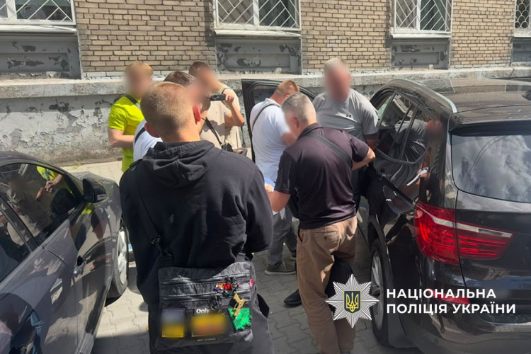 22 000 доларів за «білий квиток»: викрито уродженця Покровського району