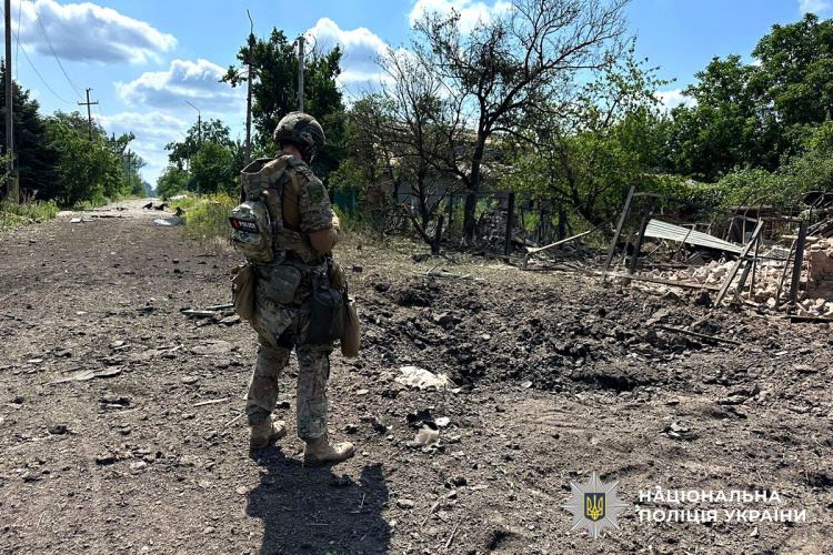 Загибель двох цивільних та поранення ще 10 зафіксували за 14 липня поліцейські Донеччини