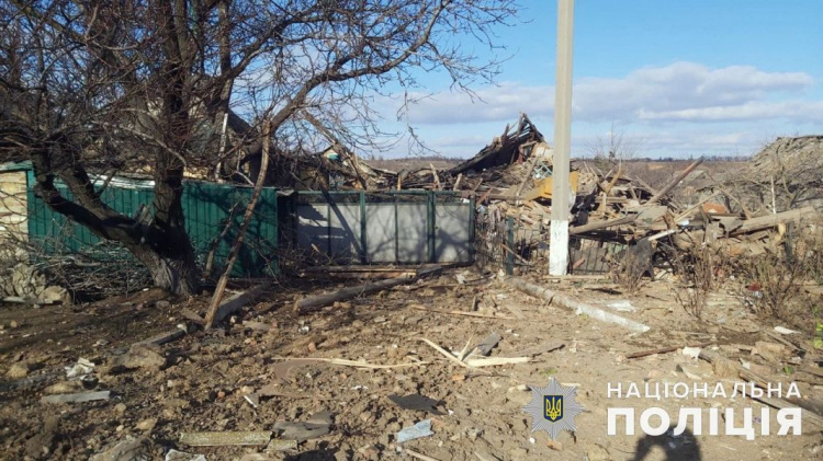 40 ударів по Донеччині: Ворог поцілив у домівки, школу, фабрику, дитячий садок