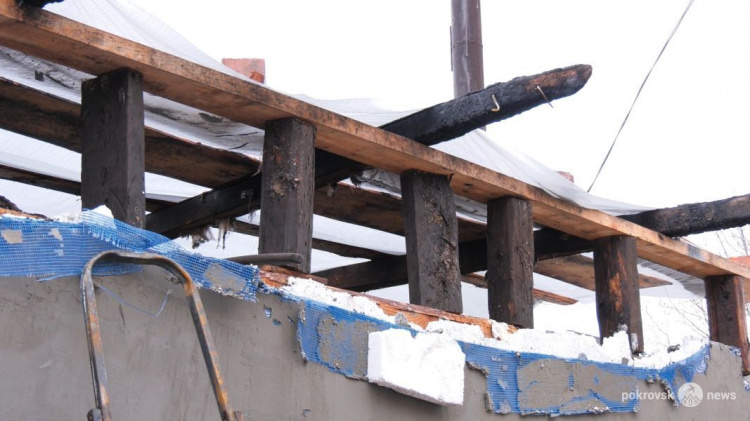 Погорельцу из Мирнограда требуется помощь в восстановлении дома