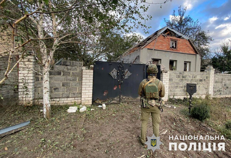 За добу ворог обстріляв 12 населених пунктів Донеччини: серед поранених - діти
