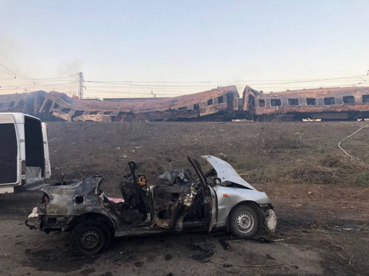 Окупанти вдарили по вагонах з пасажирами на станції Чаплине (оновлено)