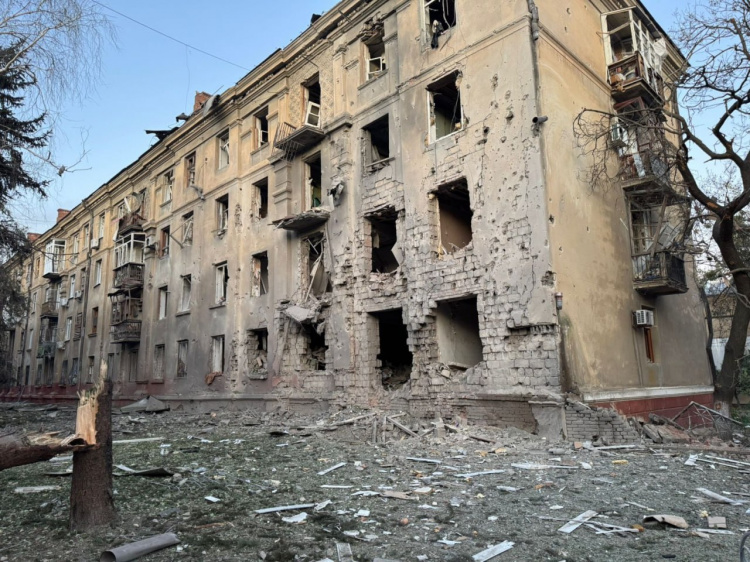 Дві людини загинули, ще 25 поранені через масовані обстріли Донеччини 14 вересня
