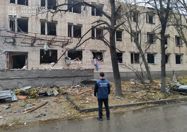Загиблий, 13 поранених на Донеччині внаслідок обстрілу 4 жовтня