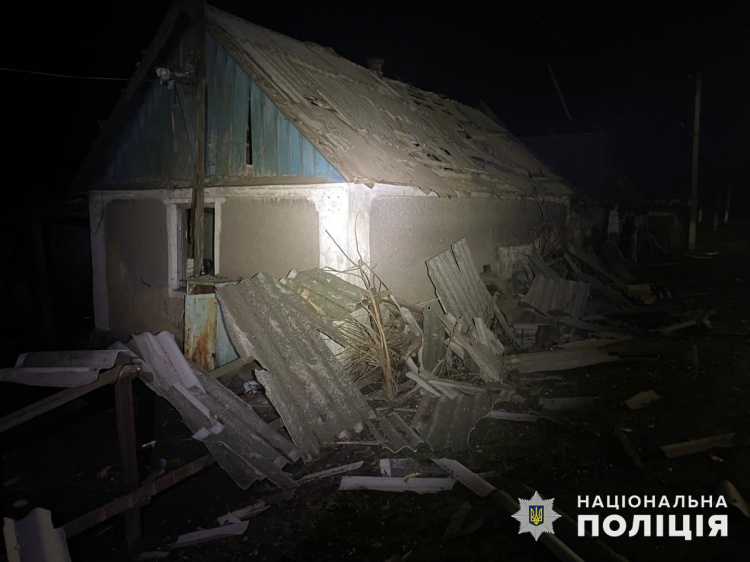 У мікрорайоні Покровська ворожий обстріл спричинив пожежу