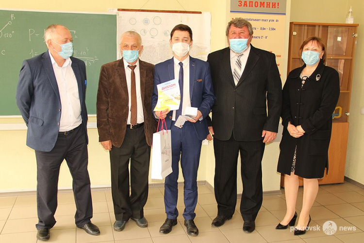 Студенты Селидовского горного техникума получили в ШУ «ПОКРОВСКОЕ» удостоверения о первой рабочей профессии