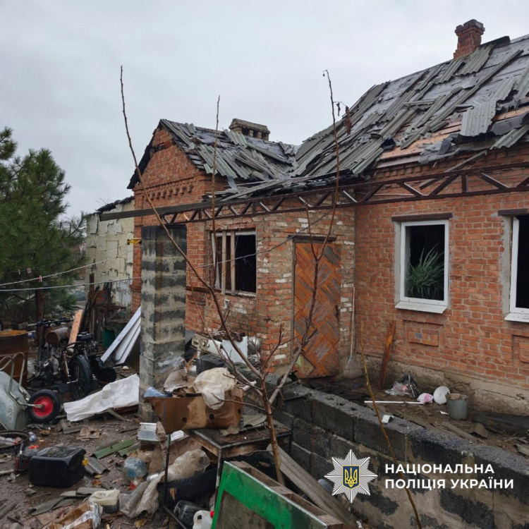 На Донеччині двоє цивільних поранені внаслідок обстрілів 19 листопада