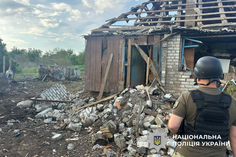 Двоє загиблих, четверо поранених: поліція Донеччини повідомила про атаки минулої доби