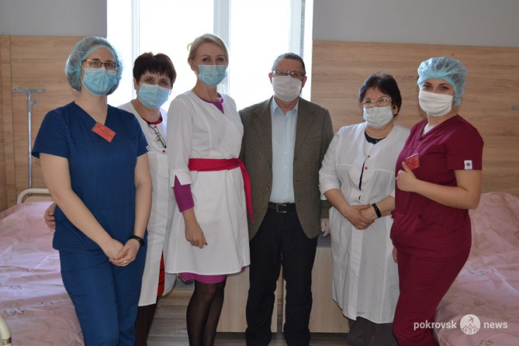 Еще одна палата Покровской больницы преобразилась при поддержке ШУ «ПОКРОВСКОЕ»