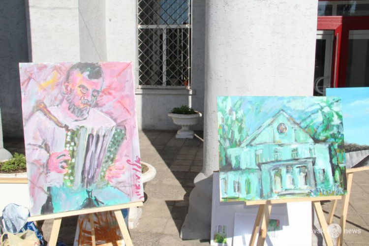 Искусство сближает: в Покровске участники международного проекта «Диффузии» создают картины под открытым небом