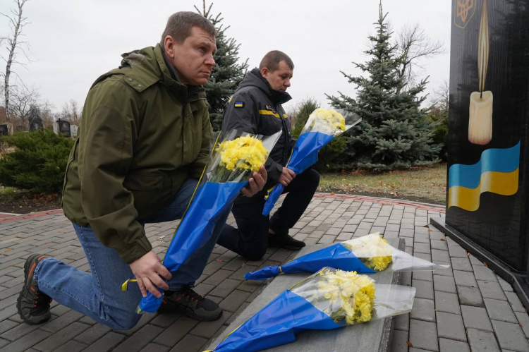 1000 днів боротьби за свободу: Покровськ вшанував пам'ять полеглих Захисників України