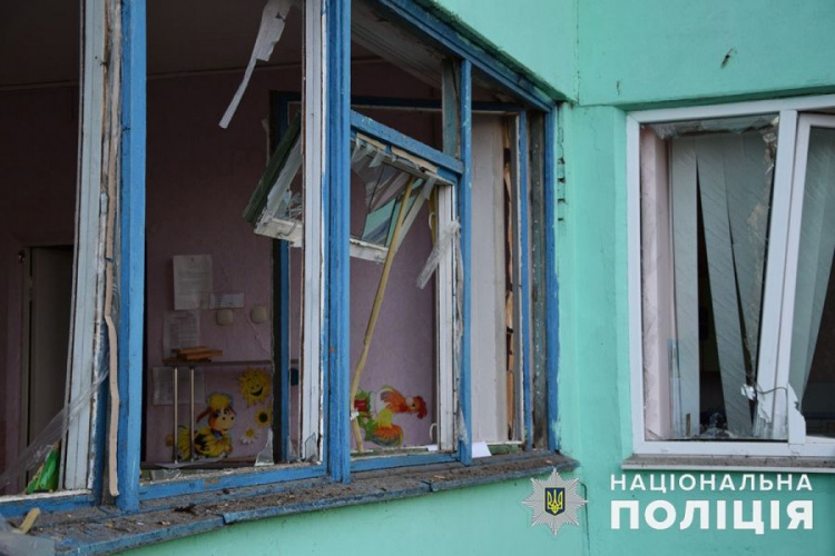 Росія атакувала дитячий садок і оселі: поліція Донеччини фіксує наслідки обстрілів