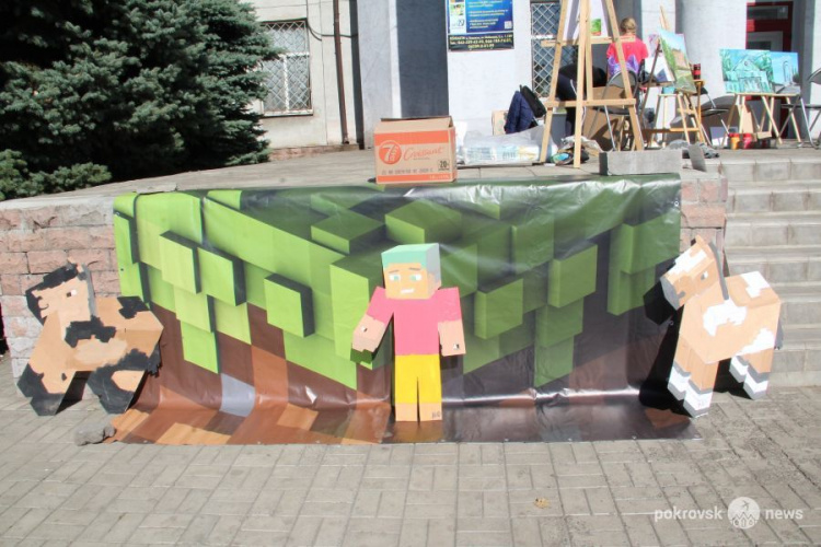 Искусство сближает: в Покровске участники международного проекта «Диффузии» создают картины под открытым небом