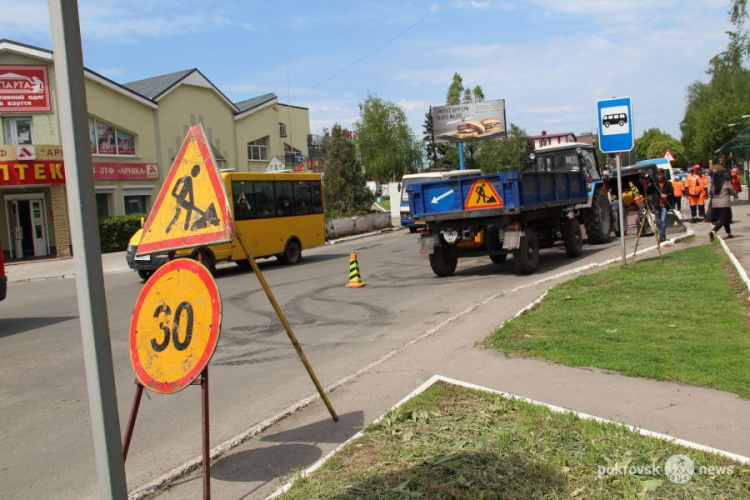 В Покровске начат ямочный ремонт дорог