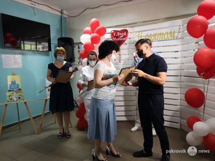 В Покровске торжественно поздравили медиков с профессиональным праздником