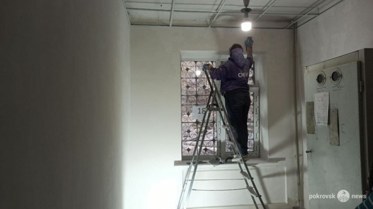 В Покровске близится к завершению ремонт левого крыла амбулатории №3