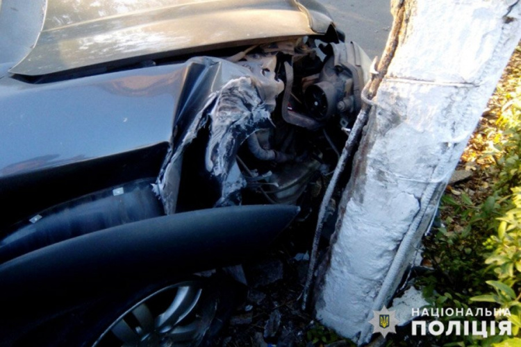 В Покровске неудачный угон автомобиля закончился ДТП на территории больницы