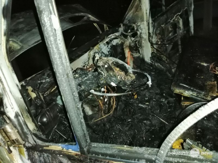 Ночью в Покровске горел грузовой автомобиль