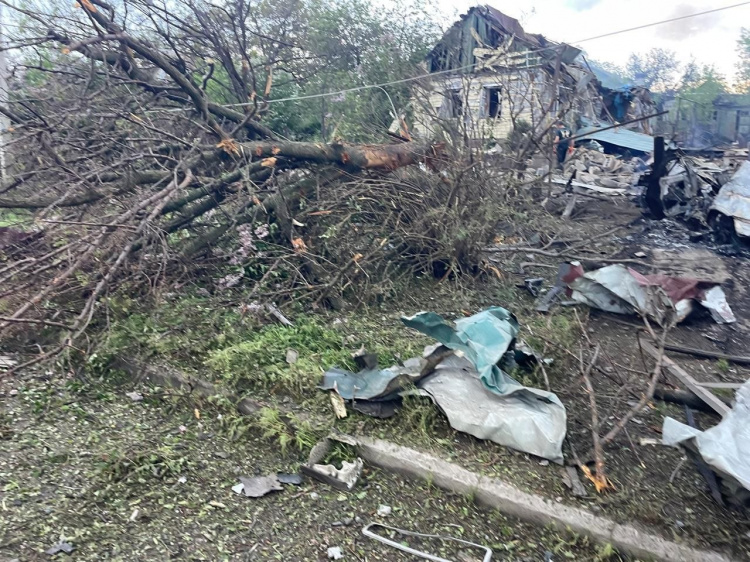 Двоє людей загинуло та двоє поранені через російськи обстріли Донеччини 13 травня