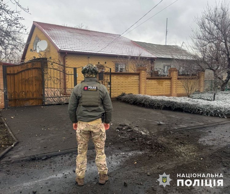 У Мирнограді пошкоджено гімназію, у Звіровому будинки: ворожі війська продовжують обстріл Донеччини