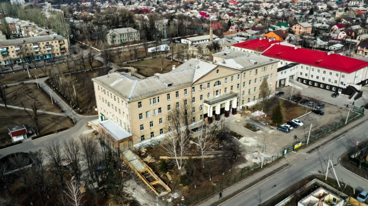 Комфортні умови для пацієнтів та медперсоналу створюють під час реконструкції приймального відділення у лікарні Покровська