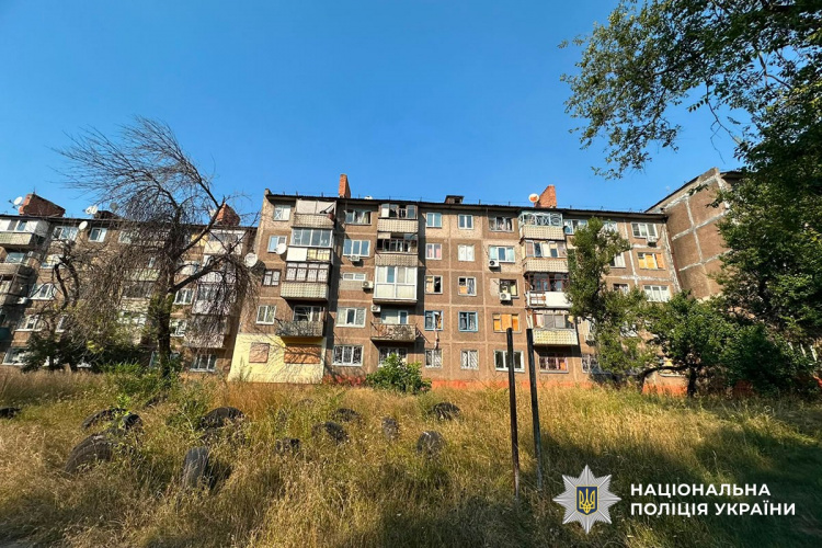 Двоє людей загинуло, семеро поранені через російські обстріли Донеччини