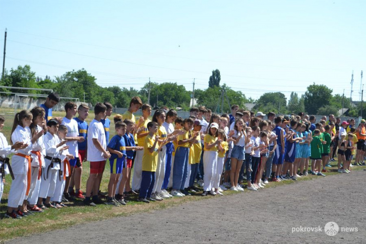 Покровские легкоатлеты передали спортивную эстафету жителям Мирнограда