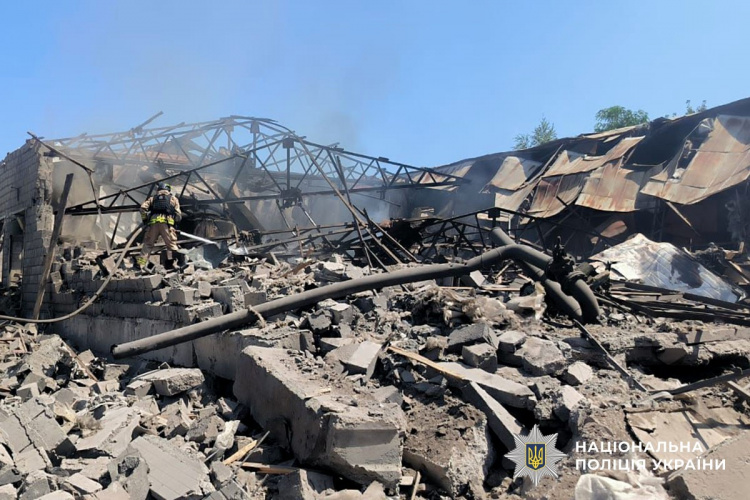 Ворог обстріляв 17 населених пунктів Донеччини, зокрема в Покровській, Мирноградській та Добропільськй ТГ