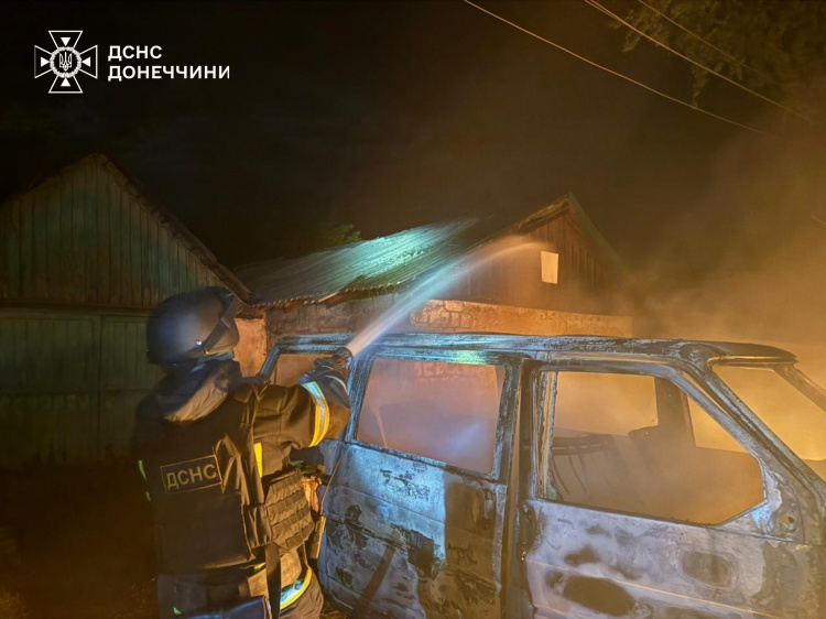 Пекельна ніч у Білицькому: постраждала людина, є руйнування
