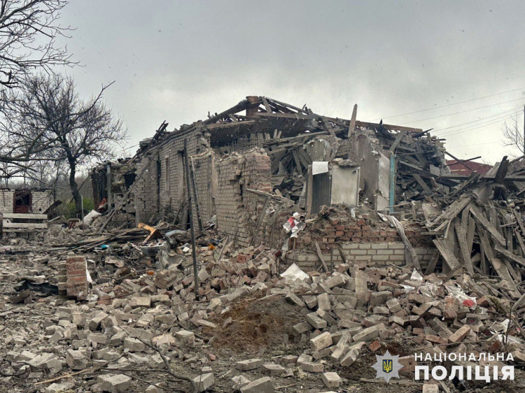 П’ятеро поранених, з них одна дитина: про наслідки обстрілів Донеччини 8 квітня повідомили в поліції