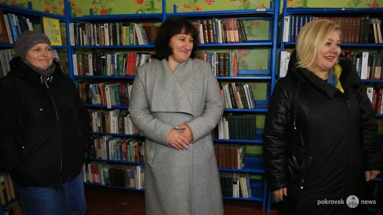 Сельским библиотекам Покровской громады подарили оргтехнику