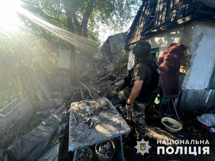 Ворог обстріляв 10 населених пунктів Донеччини, поранено людину