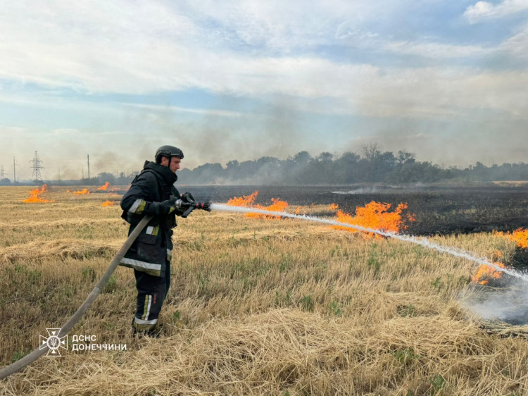 У Лисівці рятувальники ліквідували пожежу, що виникла внаслідок обстрілу