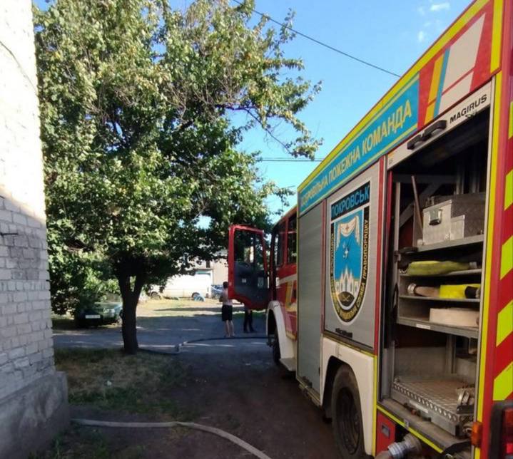 Покровські добровольці-рятувальники ліквідували пожежу в багатоквартирному будинку