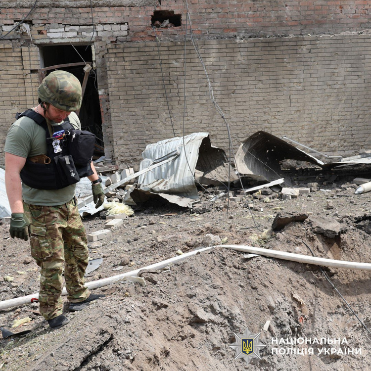 Троє загиблих і вісім поранених за добу: поліція Донеччини документує воєнні злочини рф