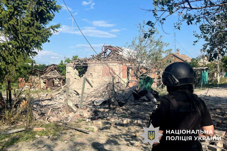 Двоє загиблих, четверо поранених: поліція Донеччини повідомила про атаки минулої доби