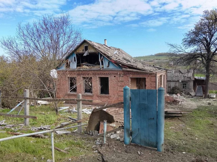 Одна людина загинула, четверо поранені: поліція Донеччини документує воєнні злочини рф