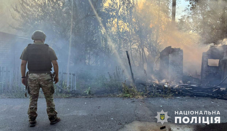 Окупанти обстріляли Донеччину бомбами та дронами, поранили мирних людей