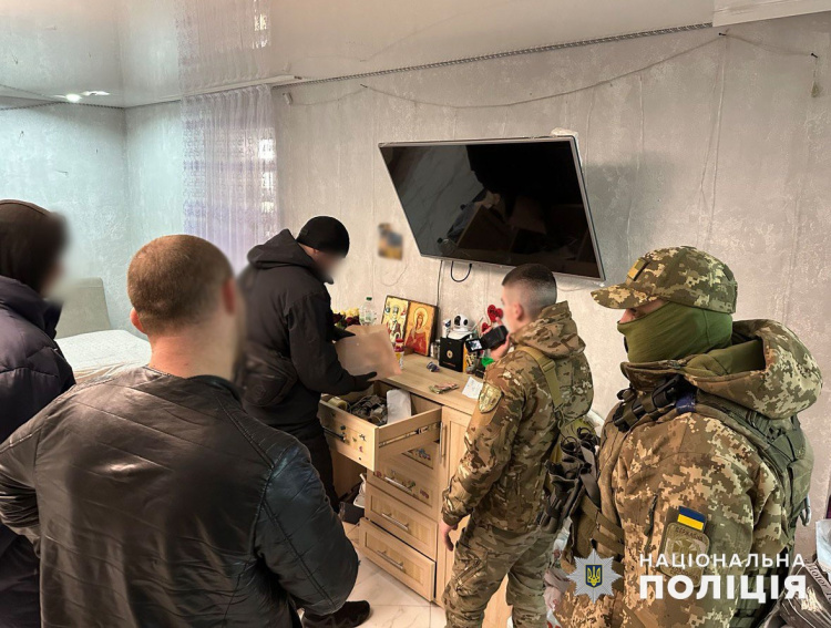 Оперативники викрили чотирьох наркоторговців з Мирнограда