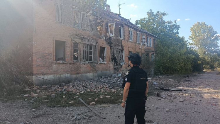 Дві людини загинули, ще 25 поранені через масовані обстріли Донеччини 14 вересня