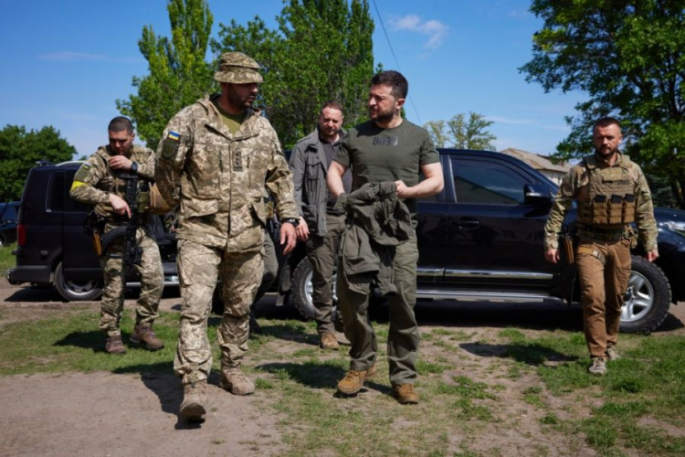 Володимир Зеленський відвідав позиції українських військ у районі Бахмута та Лисичанська